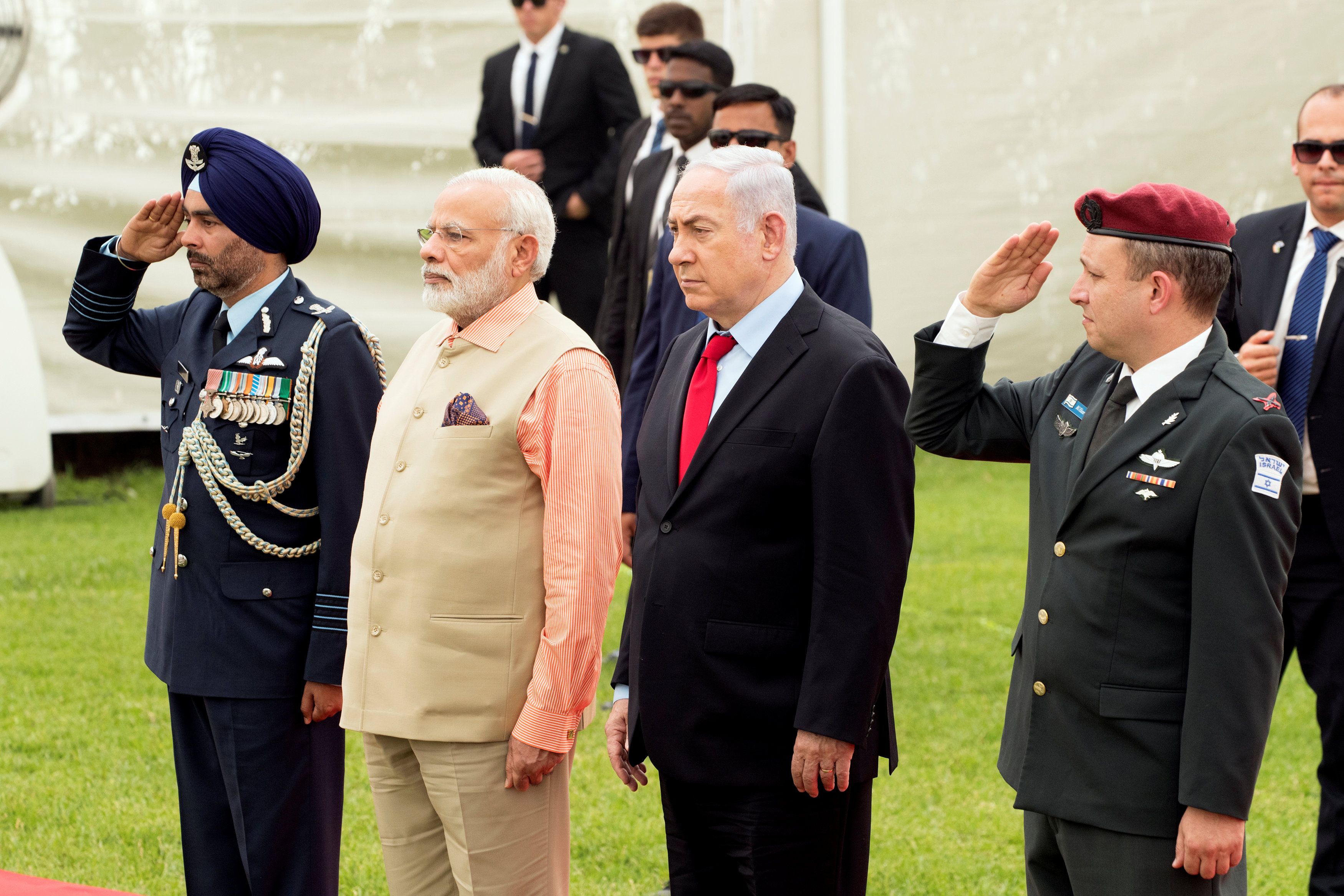 رئيس الوزراء الهندى بصحبة نتنياهو