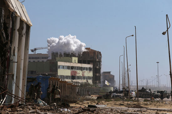 قصف الجيش الليبى لبنى يتحصن بداخله الارهابيين