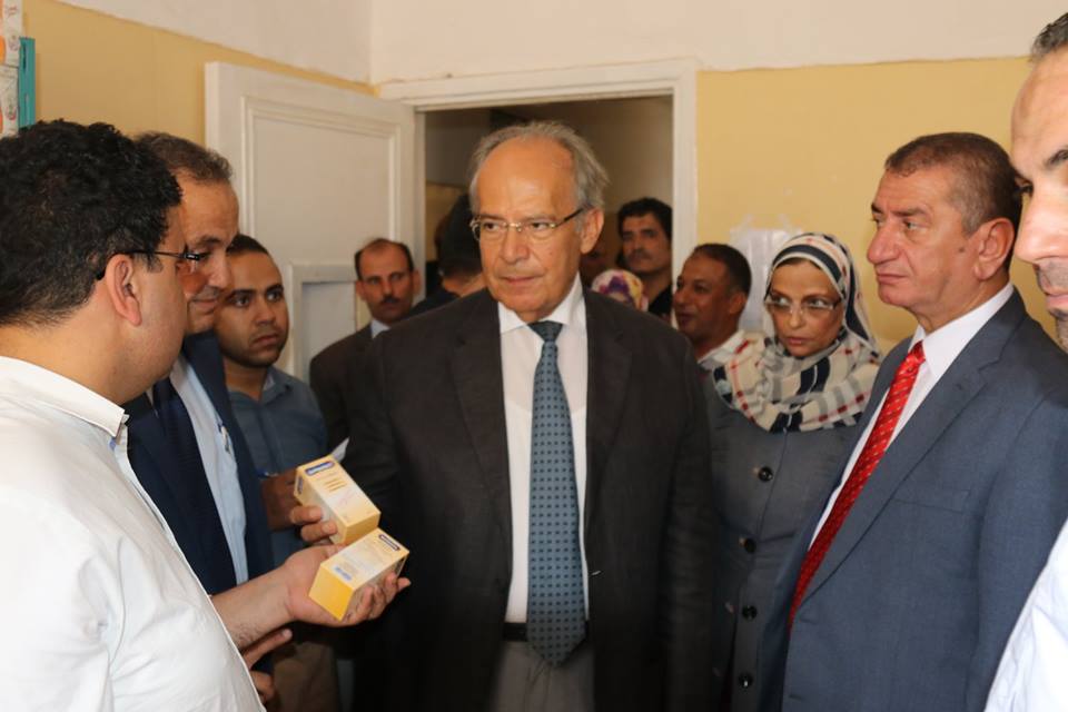 4- وزير التنمية المحلية  بصيدلية الوحدة الصحية بالجزيرة الخضراء