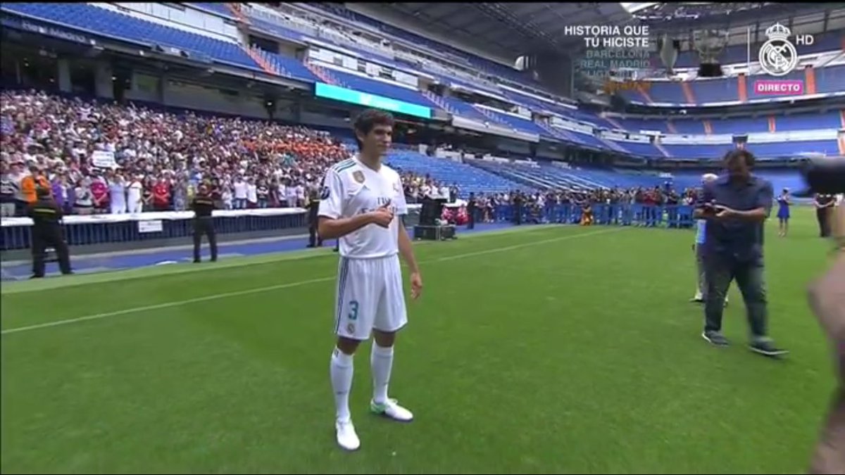 تقديم فاييخو امام جماهير ريال مدريد بقميصه الجديد فى البرنابيو تقديم فاييخو امام جماهير ريال مدريد بقميصه الجديد فى البرنابيو