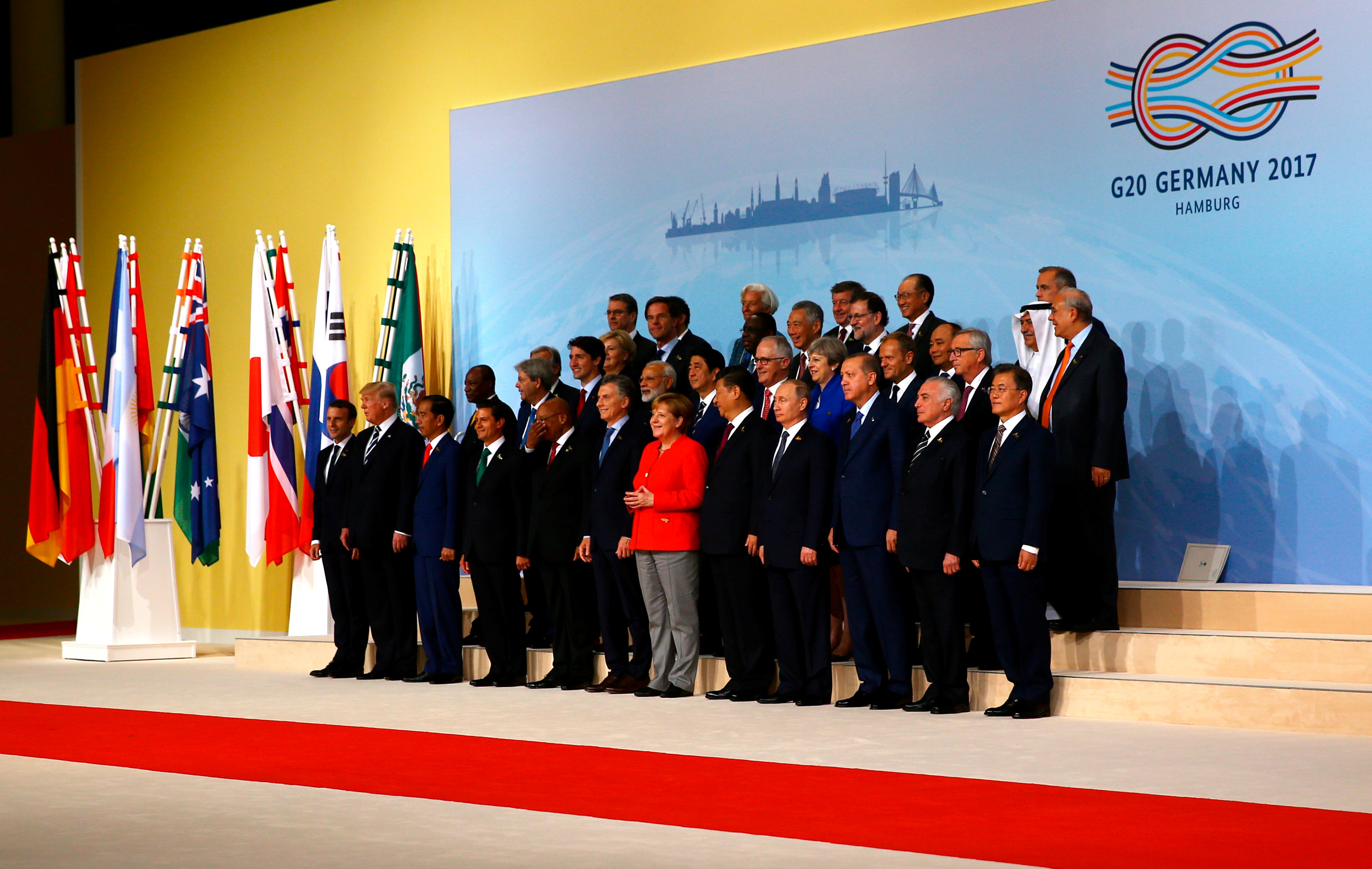 صور جماعية لأعضاء قمة مجموعة العشرين (2)