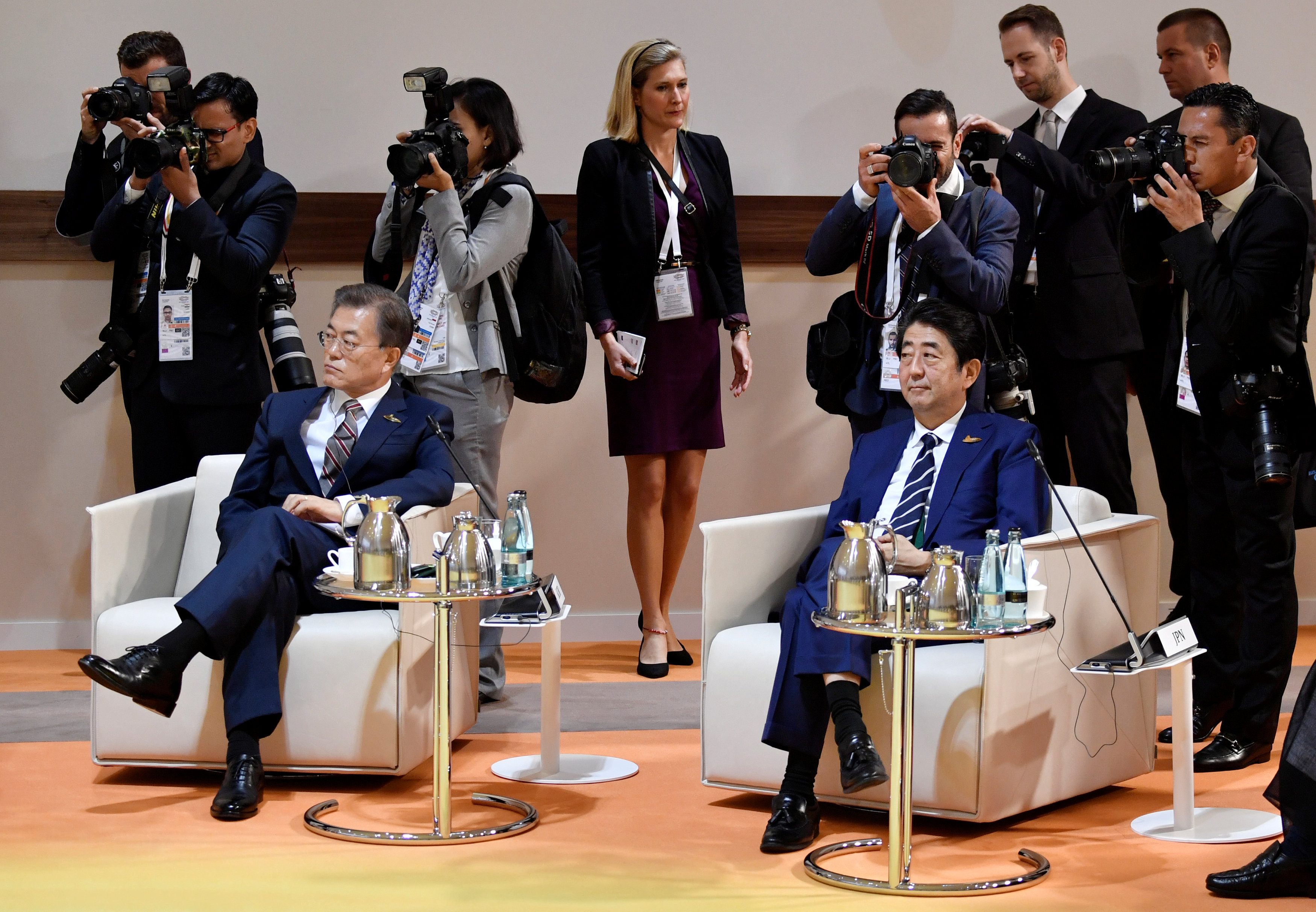 رئيس كوريا الجنوبية ورئيس الوزراء اليابانى