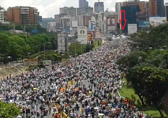 نزول المعارضىة مجددا إلى الشوارع مطالبة بتنحى مادورو نزول المعارضىة مجددا إلى الشوارع مطالبة بتنحى مادورو