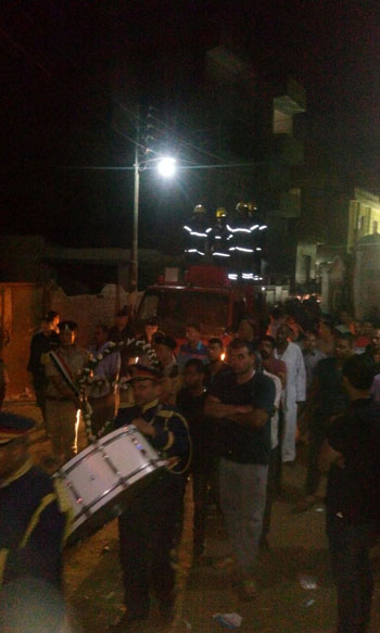 جنازة-عسكرية-لشهيد-الأمن-الوطنى-بمسقط-رأسه-بالغربية-يتقدمها-المحافظ--(7)