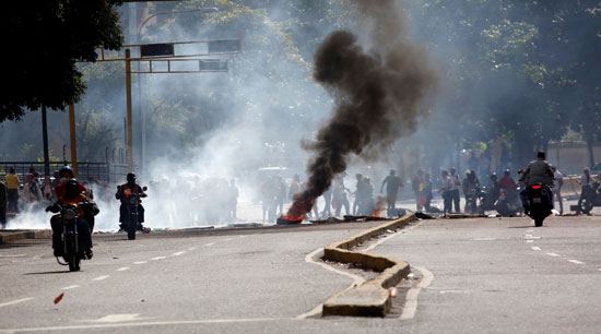 الشرطة الفنزويلية تفرق المتظاهرين