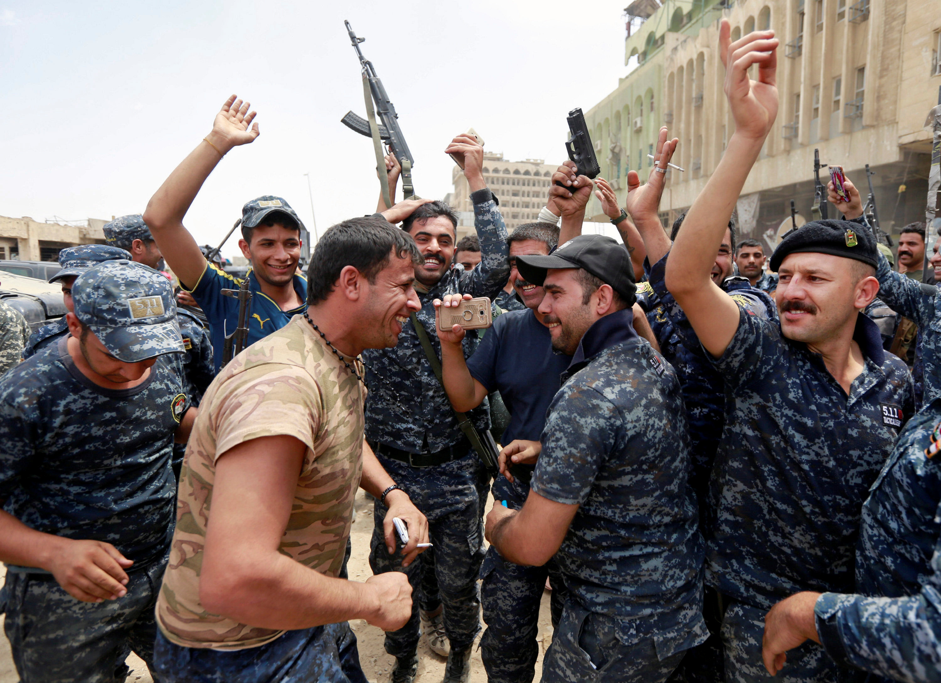 أثناء احتفال القوات العراقية