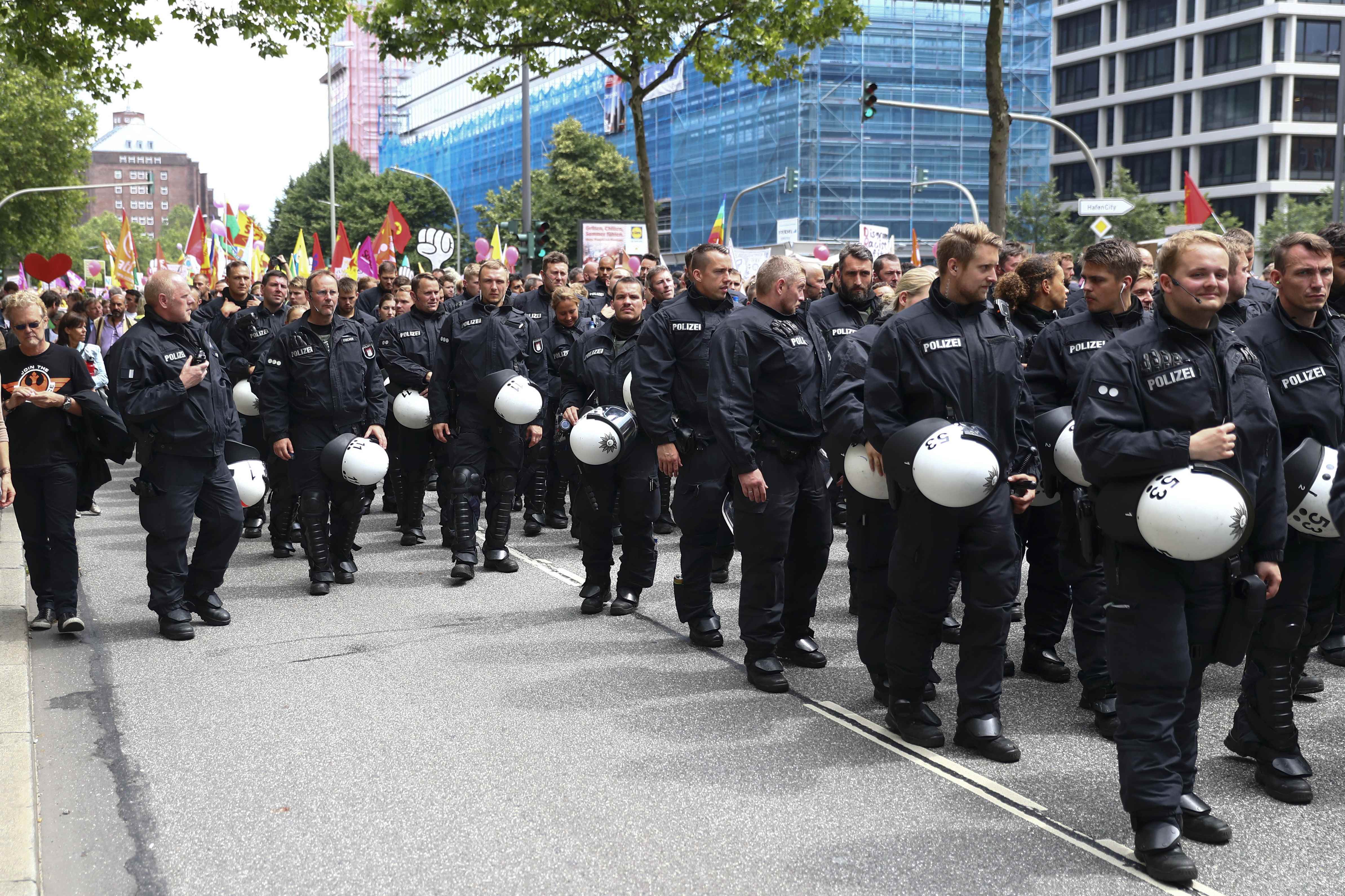 الشرطة الألمانية تتقدم مظاهرات للتنديد بالإرهاب