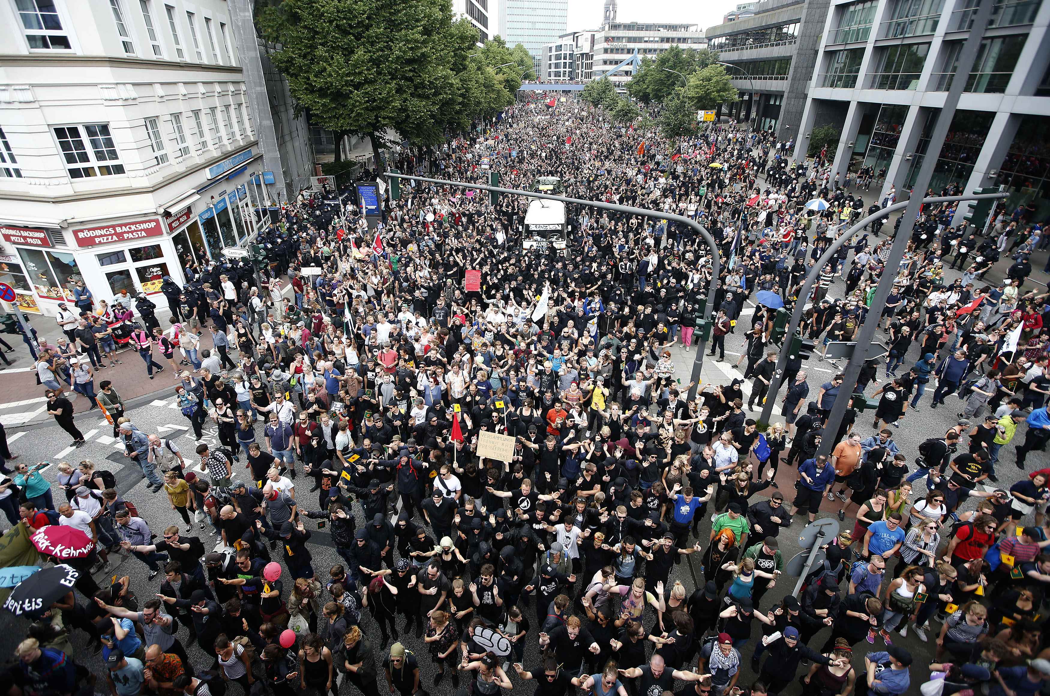 الآلاف فى مظاهرات بهامبورج الألمانية