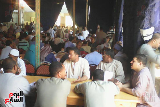 تكدس المعلمين داخل خيمة تصحيح امتحانات منطقة الجنوب الازهرية