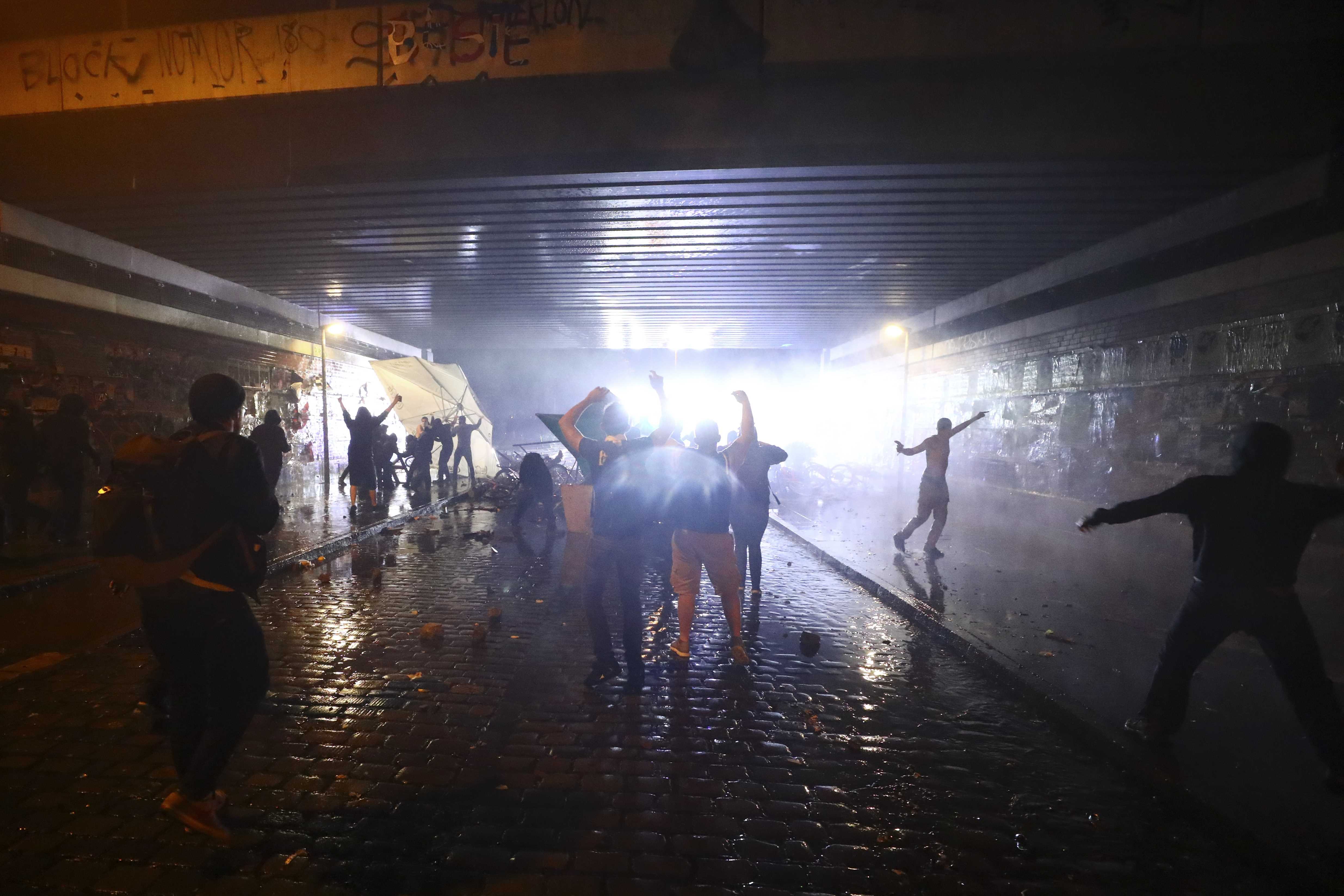اشتباكات بين المتظاهرين وقوات الأمن بأحد أنفاق مدينة هامبورج
