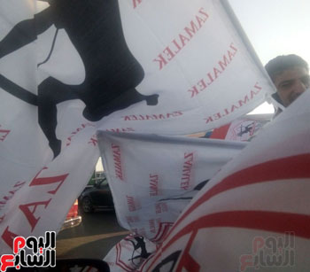 أعلام الزمالك تغزو برج العرب قبل مواجهة أهلى طرابلس