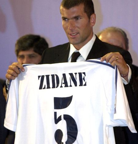 ريال مدريد تعاقد مع زيدان فى 2001