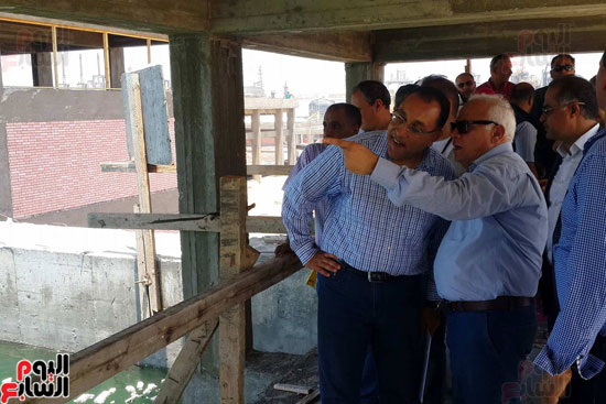 وزير الإسكان ومحافظ بورسعيد يتفقدان أعمال إنشاء محطة الصرف