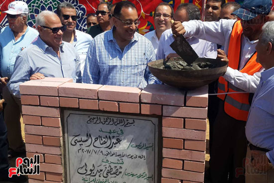 محافظ بورسعيد يستقبل وزير الإسكان