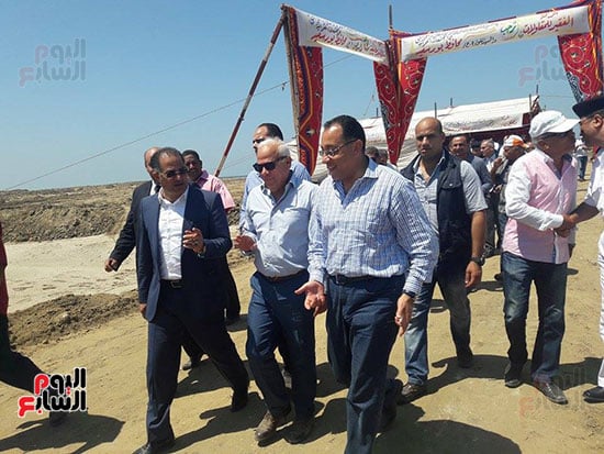 وزير الإسكان بموقع إنشاء محطة تحلية مياه البحر