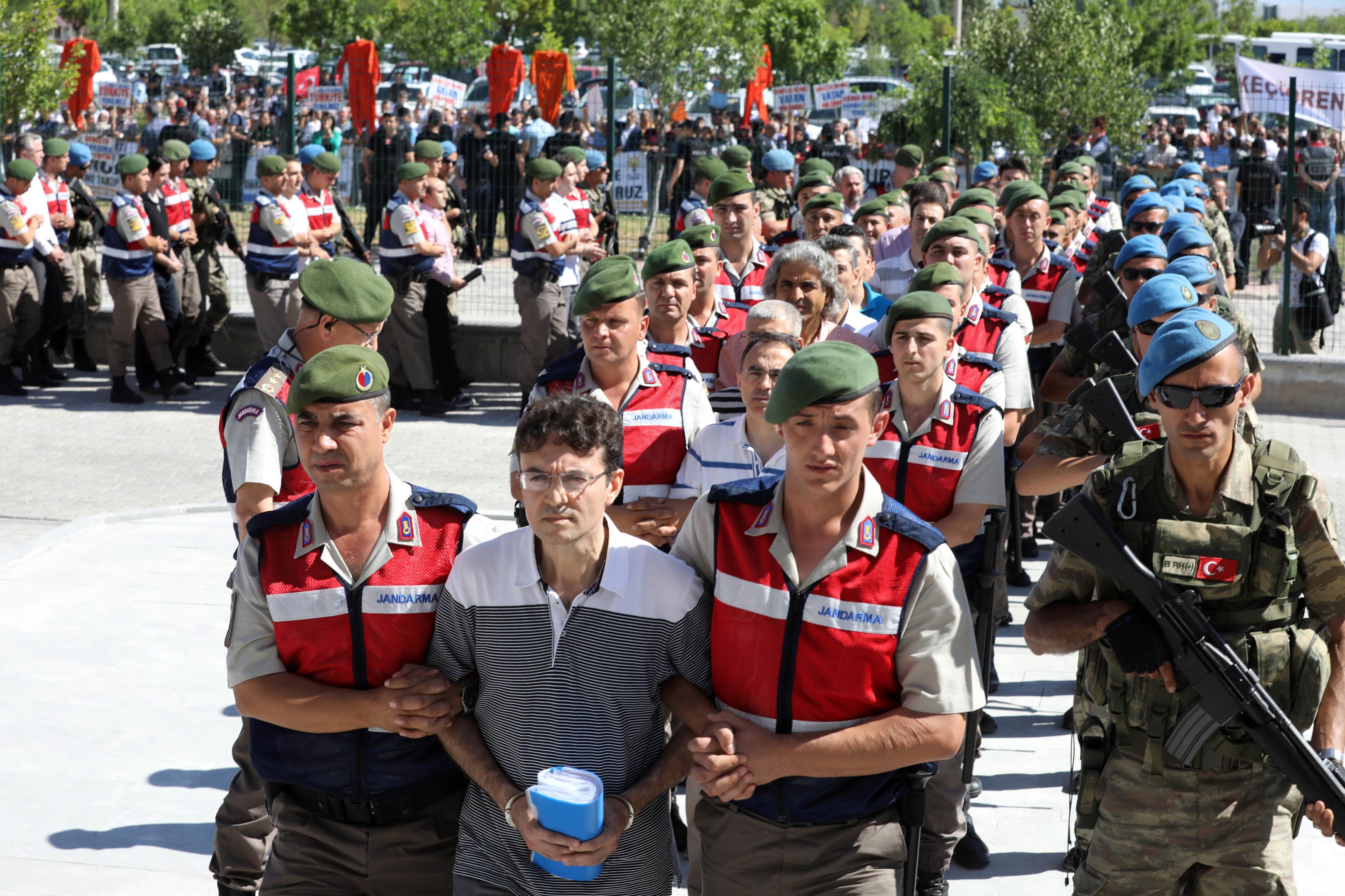 تركيا تحاكم 500 متهم فى تحركات الجيش