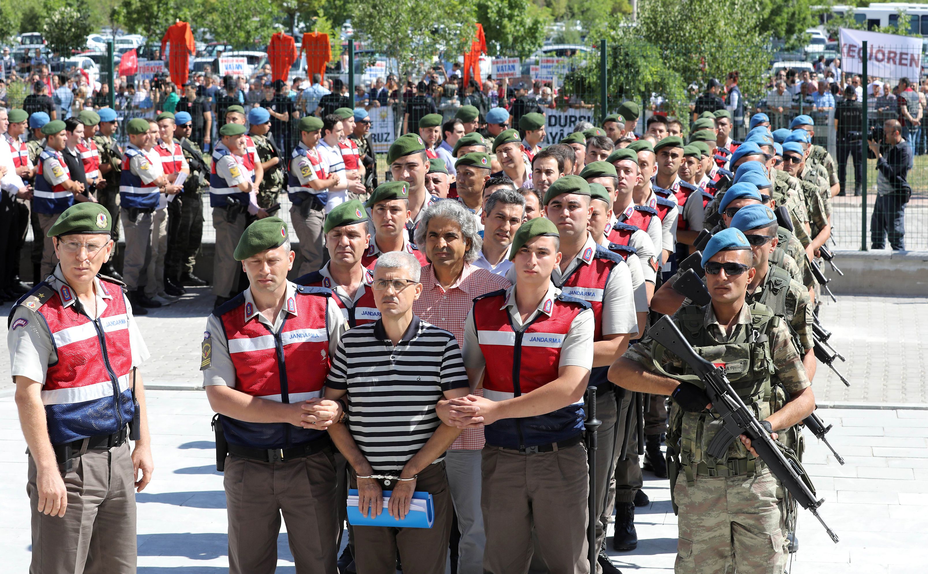 تأمين مكثف للمتهمين فى تحركات الجيش التركى