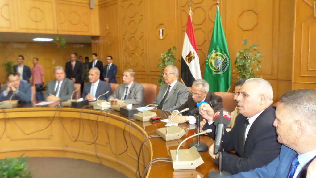 وزير التنمية المحلية يلتقى بمحافظى السويس وشمال سيناء والاسماعيلية (9)