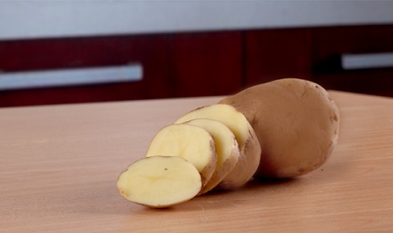 تنظيف البشرة بشرائح البطاطس