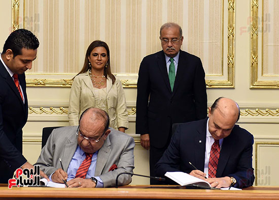 توقيع عقود تطوير المنطقة الاقتصادية بقناة السويس  (2)