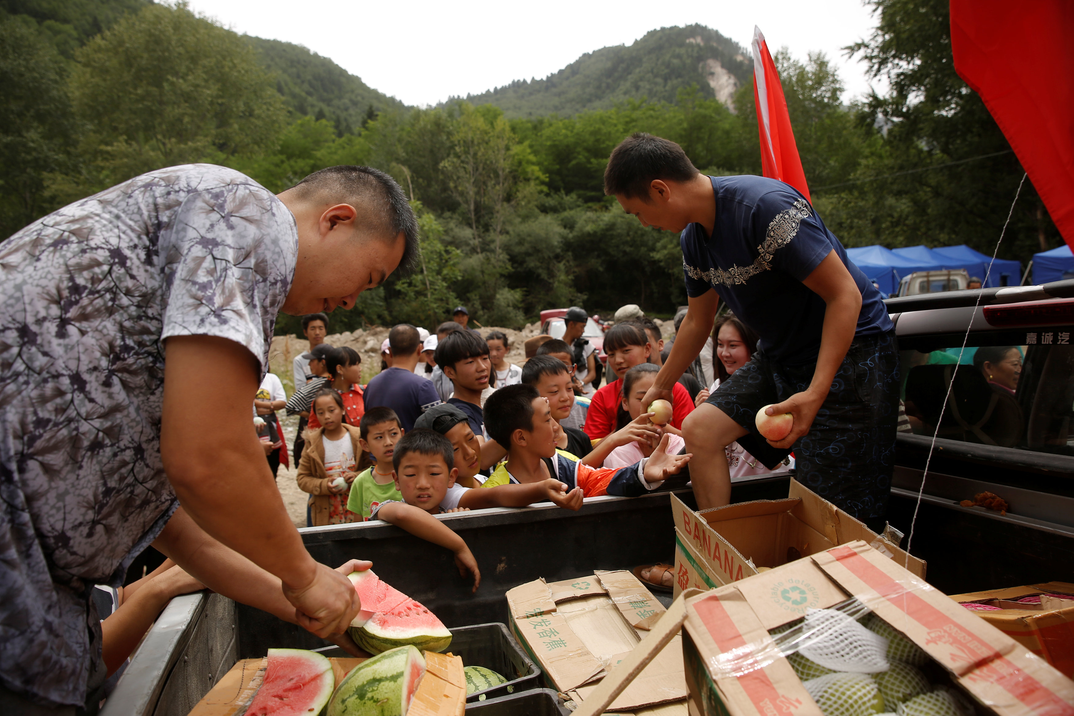 توزيع المساعدات