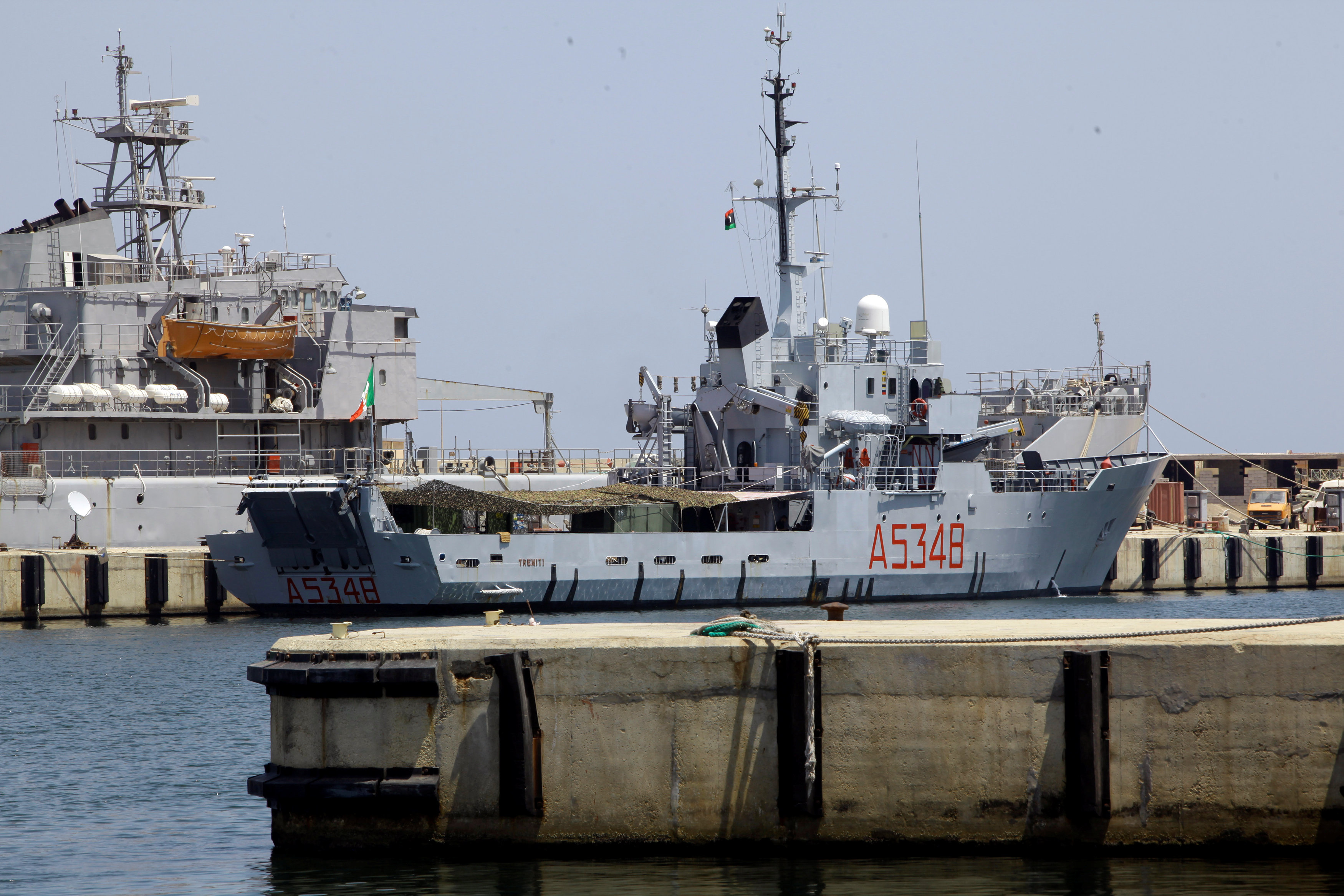 سفينة إيطالية تصل ليبيا للمساعدة فى مكافحة أعمال التهريب