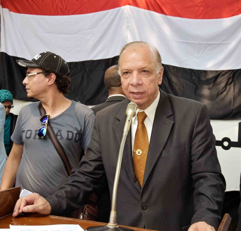 وزير الثقافة ومحافظ القاهرة يفتتحان المكتبة المتنقلة بحديقة الأزهر (4)