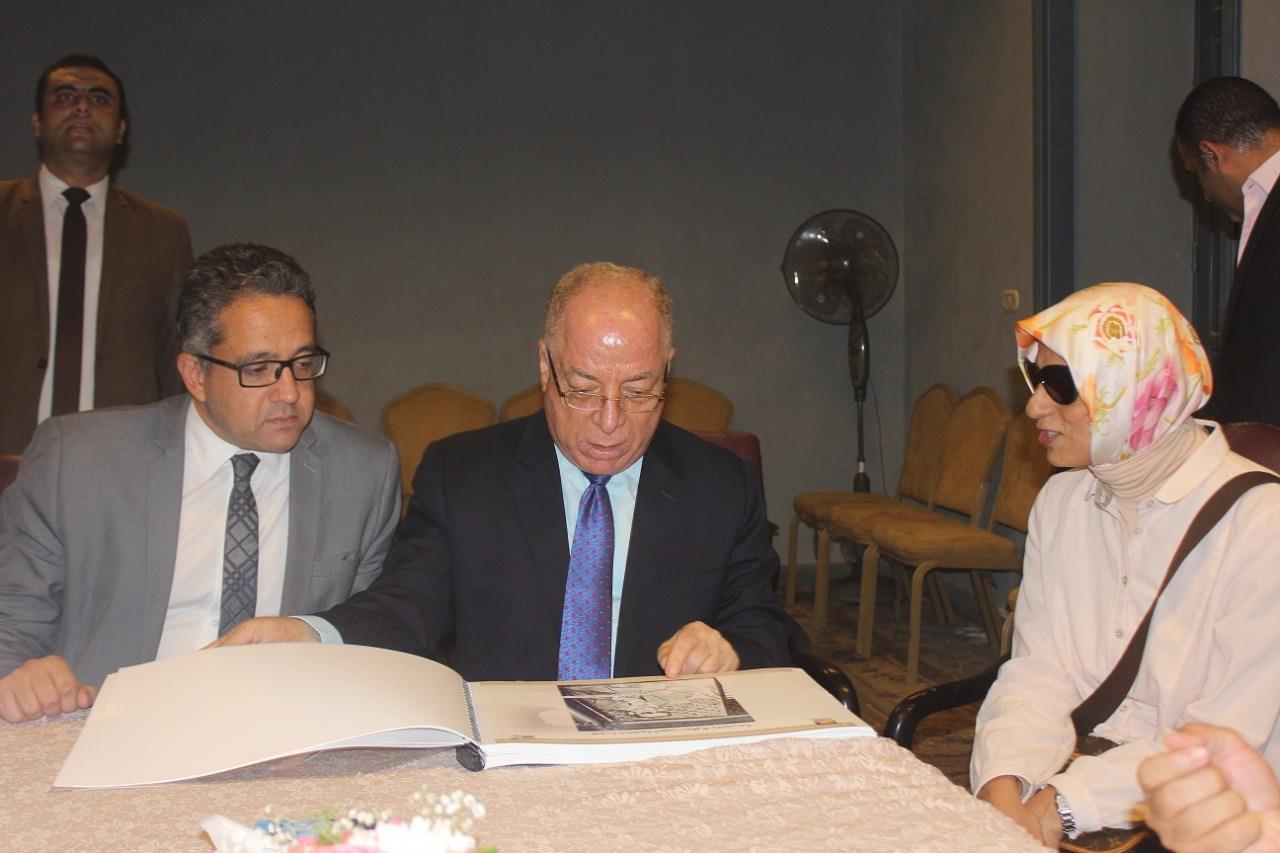 وزيرا الثقافة والآثار يتفقدان الترتيبات النهائية لـمتحف نجيب محفوظ (2)