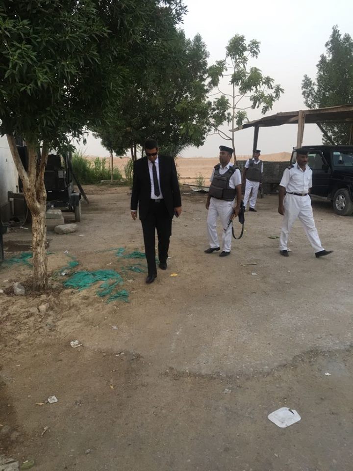 مدير أمن الأقصر يتفقد الخدمات والتمركزات ونقاط التفتيش الأمنية بمدينة طيبة  (3)