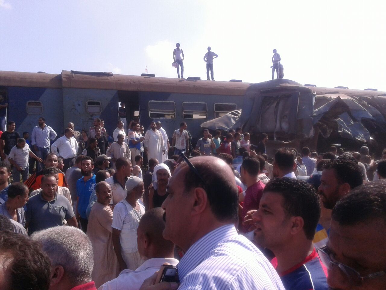 محافظ الإسكندرية يتفقد حادث قطارى منطقة خورشيد  (11)