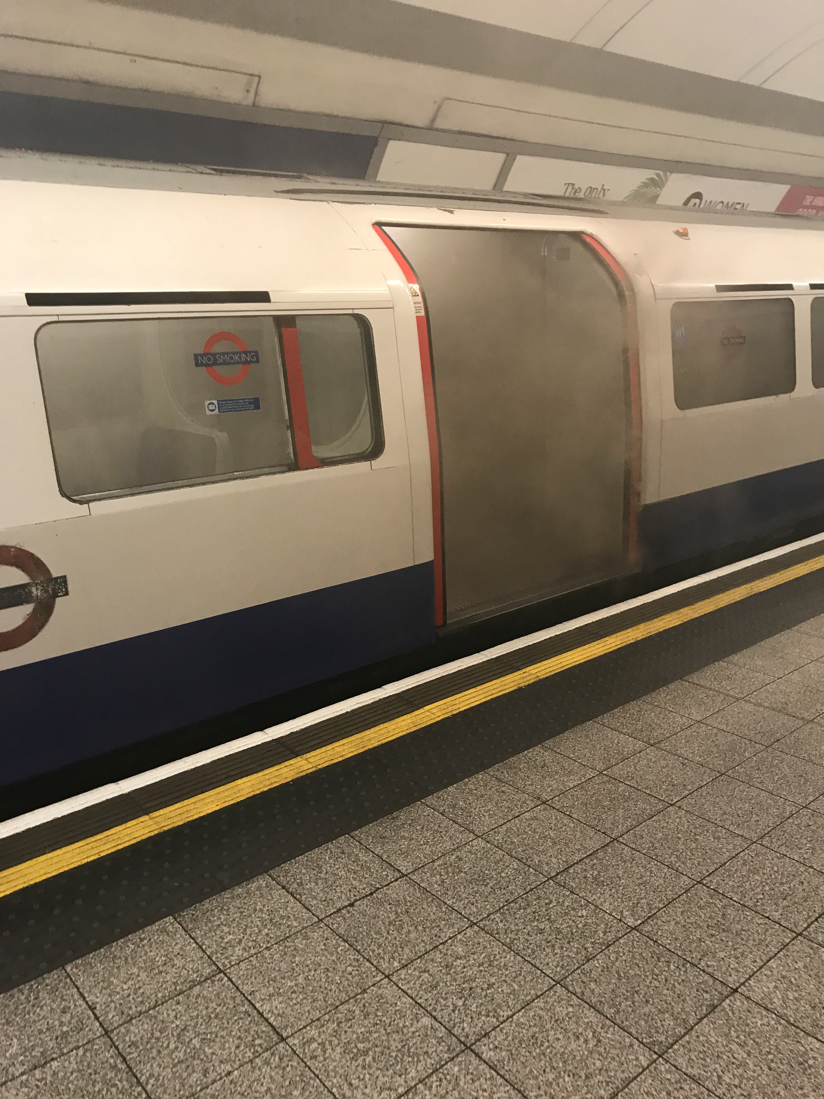 دخان ينبعث من المترو