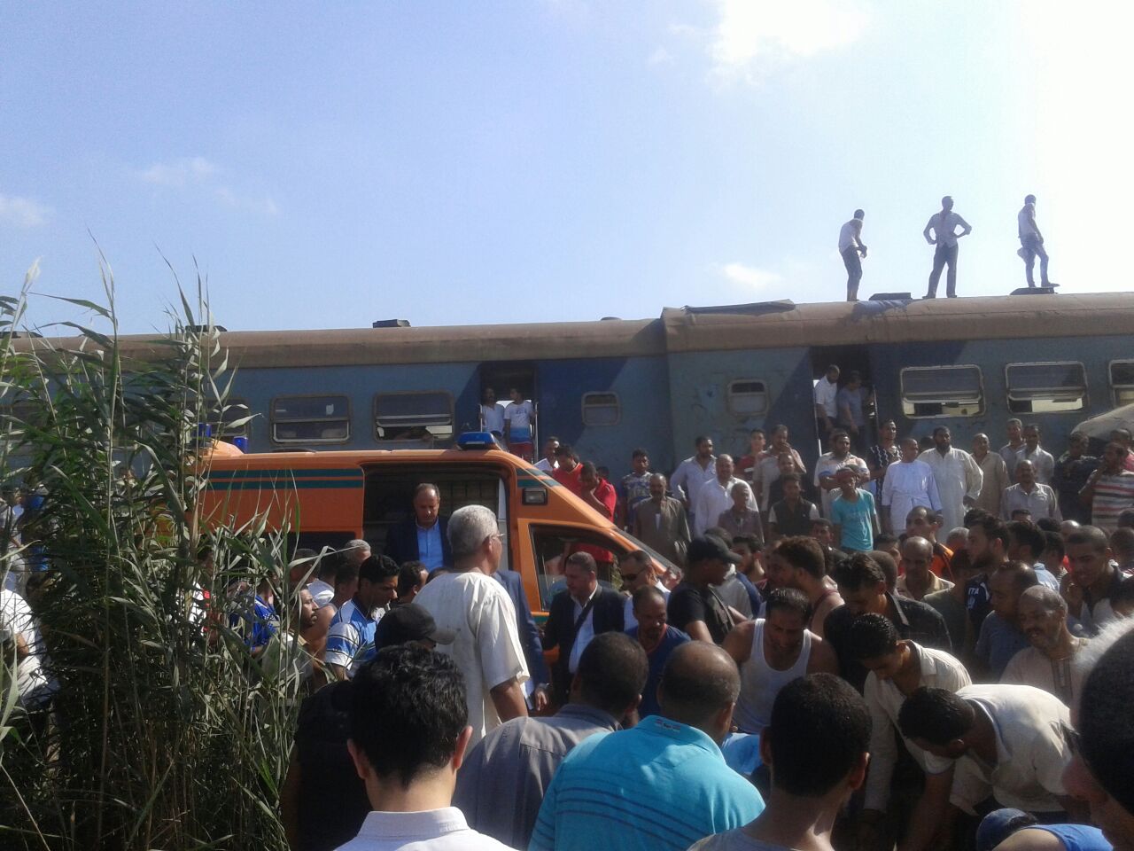 محافظ الإسكندرية يتفقد حادث قطارى منطقة خورشيد  (6)