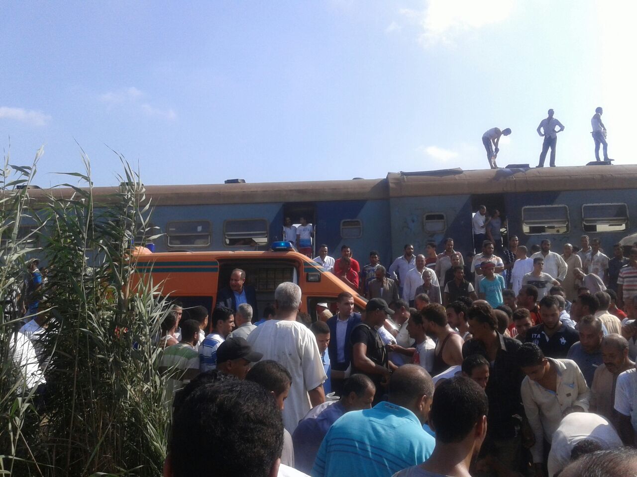 محافظ الإسكندرية يتفقد حادث قطارى منطقة خورشيد  (5)