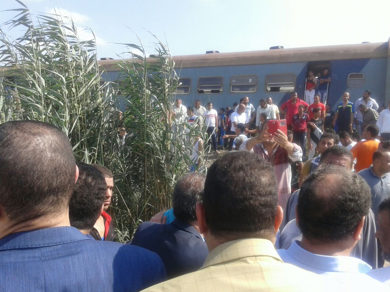 محافظ الإسكندرية يتفقد حادث قطارى منطقة خورشيد  (4)