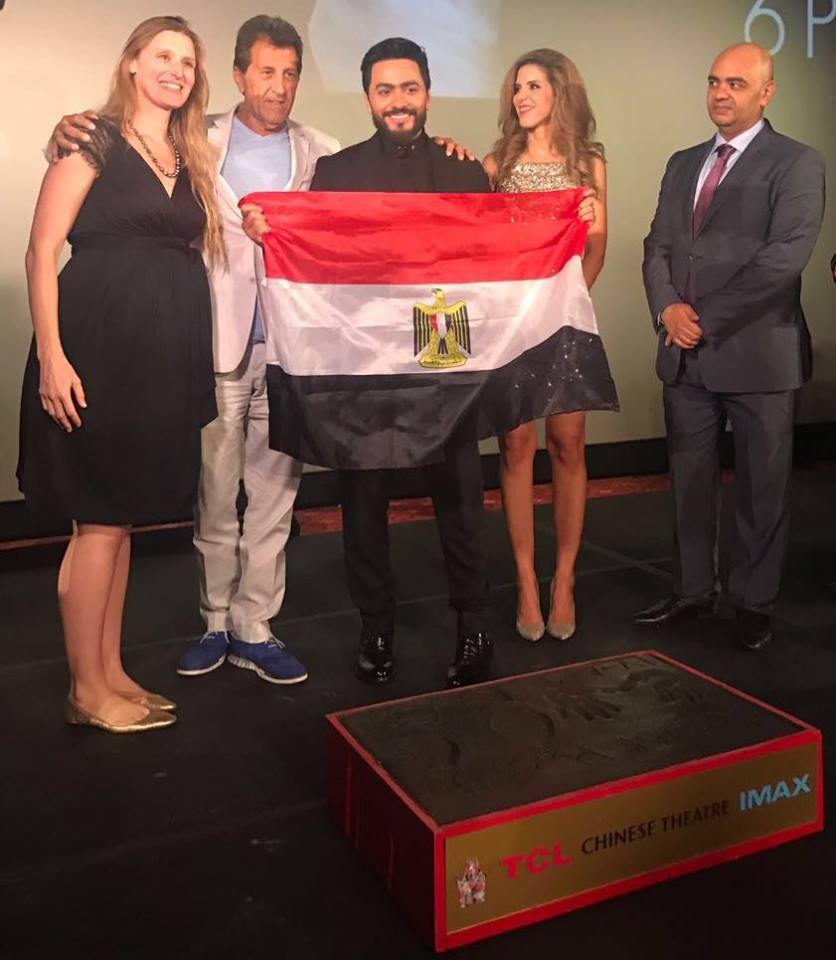 تامر يرفع علم مصر بعد تتويجه