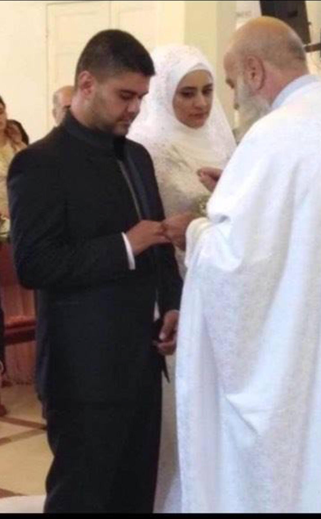 جانب من الزفاف والفتاة ترتدى الحجاب