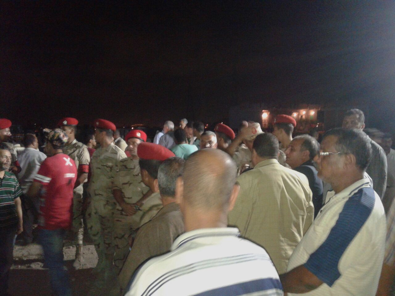 محافظ الإسكندرية ووزير النقل يتفقدان أعمال رفع عربات القطار  (4)