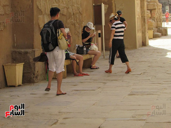    السياح يستمتعون بسحر الحضارة الفرعونية بالاقصر
