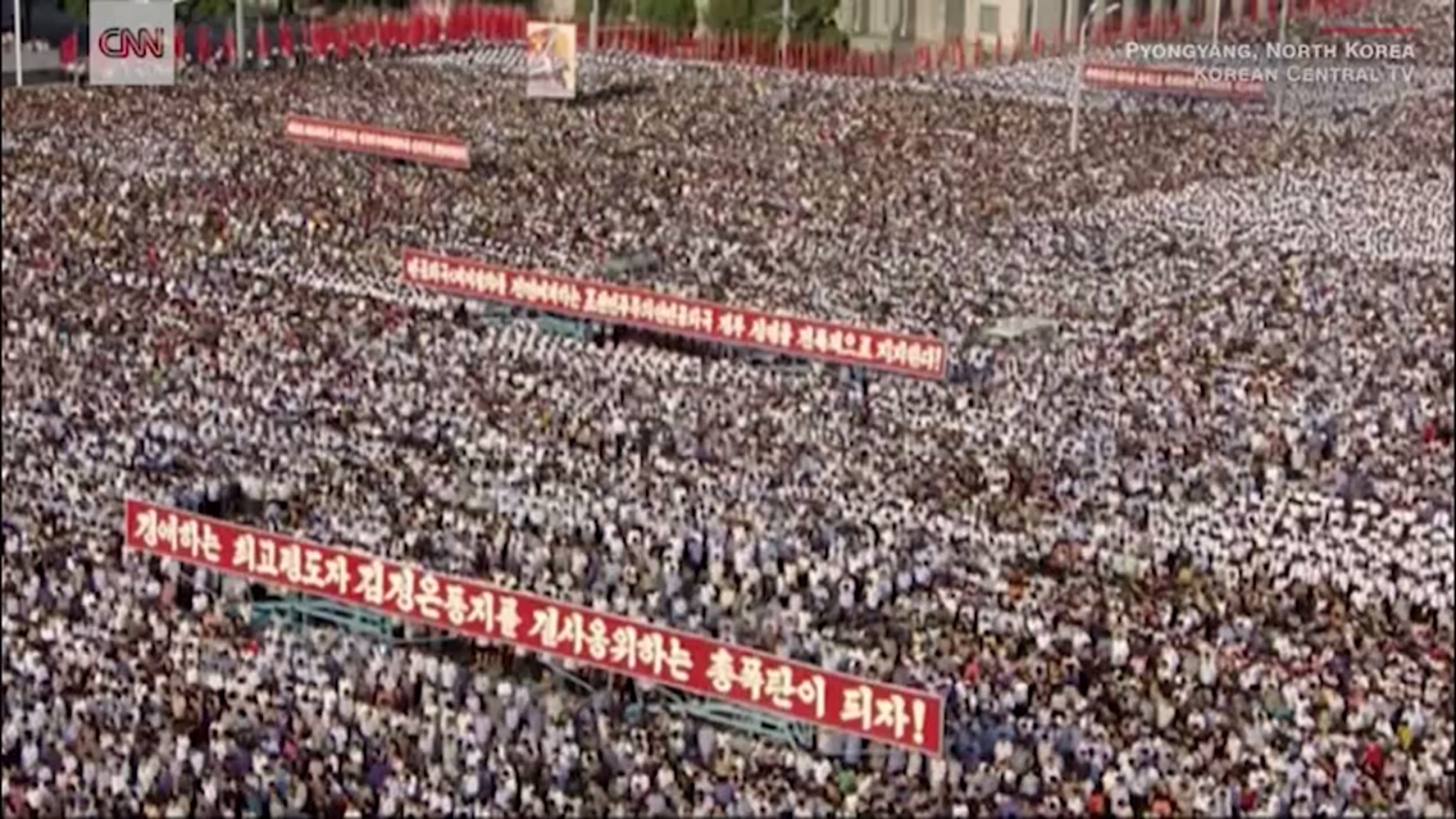 الآلاف يتظاهرون فى كوريا الشمالية بدعم الحكومة ضد قرارات مجلس الأمن