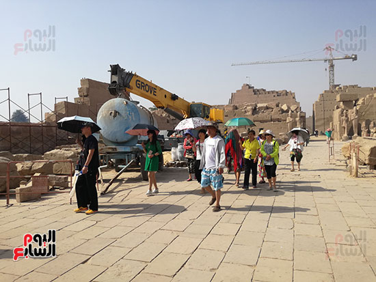      السياح الآسيويين يواصلون جولاتهم وزياراتهم لمعابد الاقصر