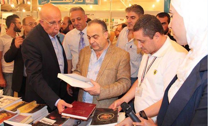 رئيس وزراء سوريا يتفقد معرض الكتاب بدمشق (2)