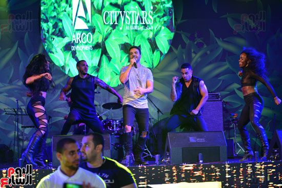 لويس فونسى ونيكول سابا يشعلان حفل الساحل الشمالى بحضور المشاهير   (2)