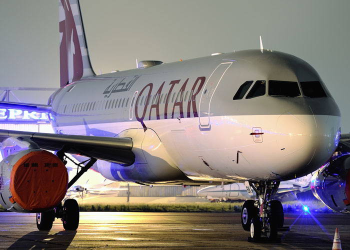 طائرة قطرية بمطار حمد