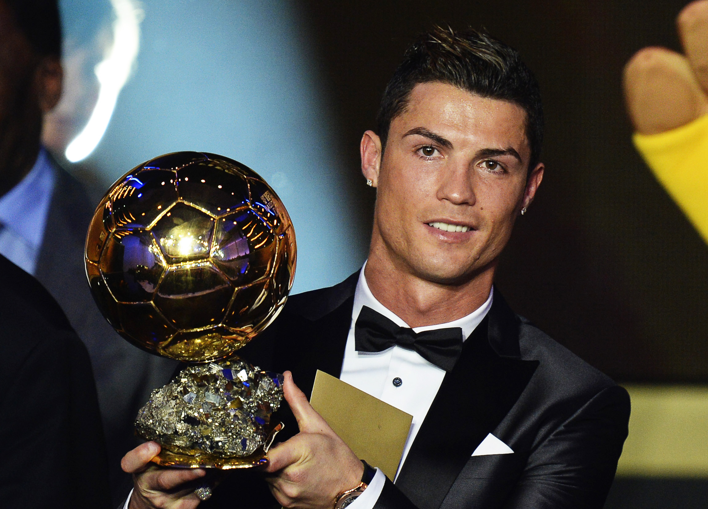 Игрок роналдо. Криштиану Роналду. Роналду золотой мяч 2013. Рональдо Криштиану Роналду. Кристиано Роналдо футболист.
