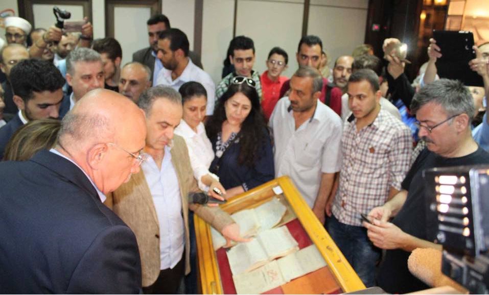 رئيس وزراء سوريا يتفقد معرض الكتاب بدمشق (1)