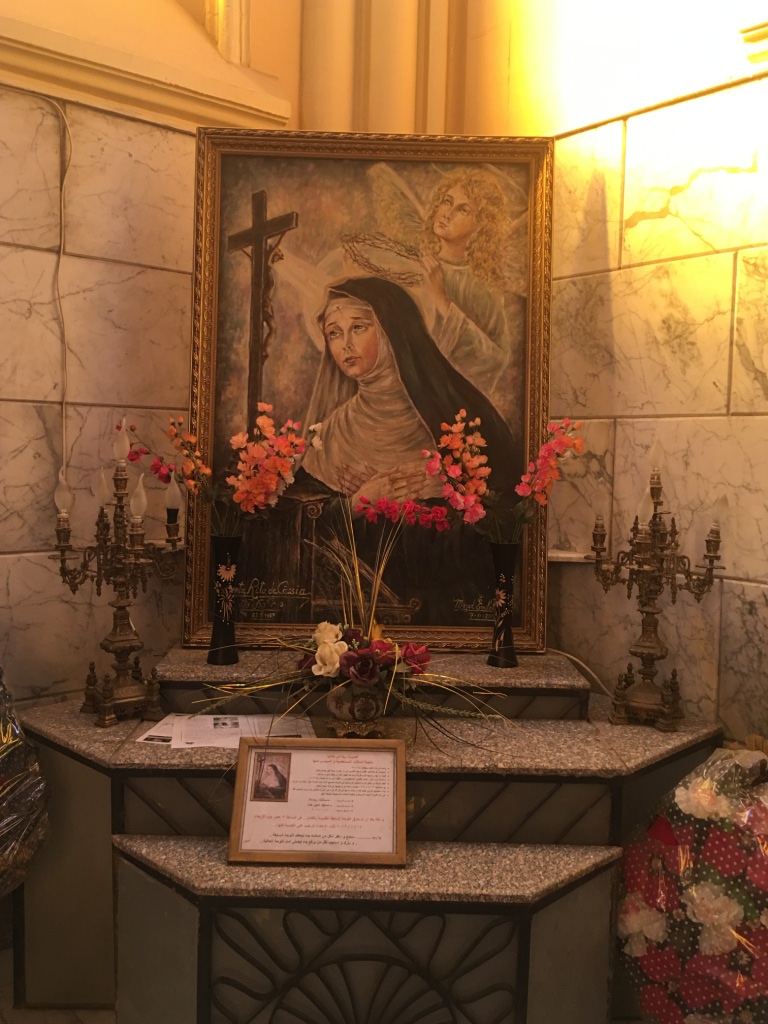 أيقونة للقديسة ريتا بداخل كنيسة سانت تريزا