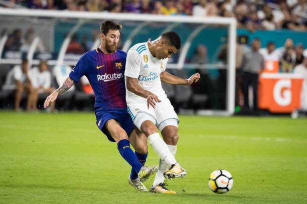 كاسيميرو المسئول من ريال مدريد عن ايقاف ميسي كاسيميرو المسئول من ريال مدريد عن ايقاف ميسي
