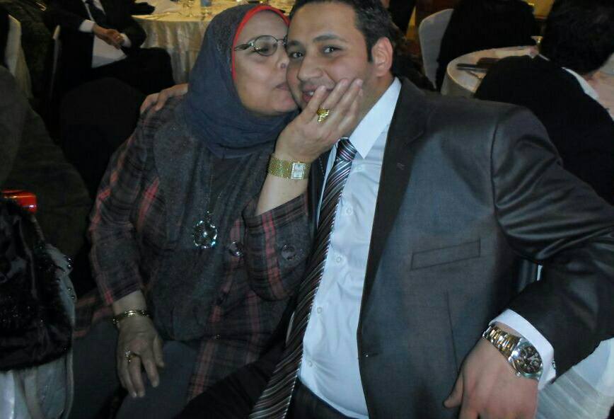 والدة الشهيد محمد أنور لـاليوم السابع  دماء ابنى الذكية ضمتها أرض سيناء (2)