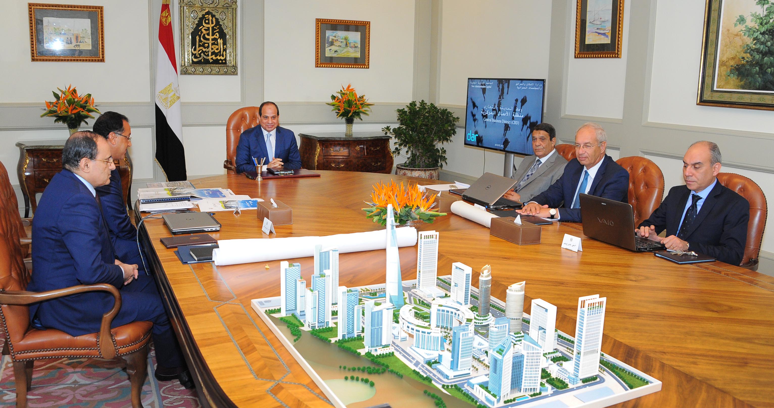 السيسى يوجه وزير الإسكان بتنفيذ منطقة الأعمال المركزية بالعاصمة الإدارية