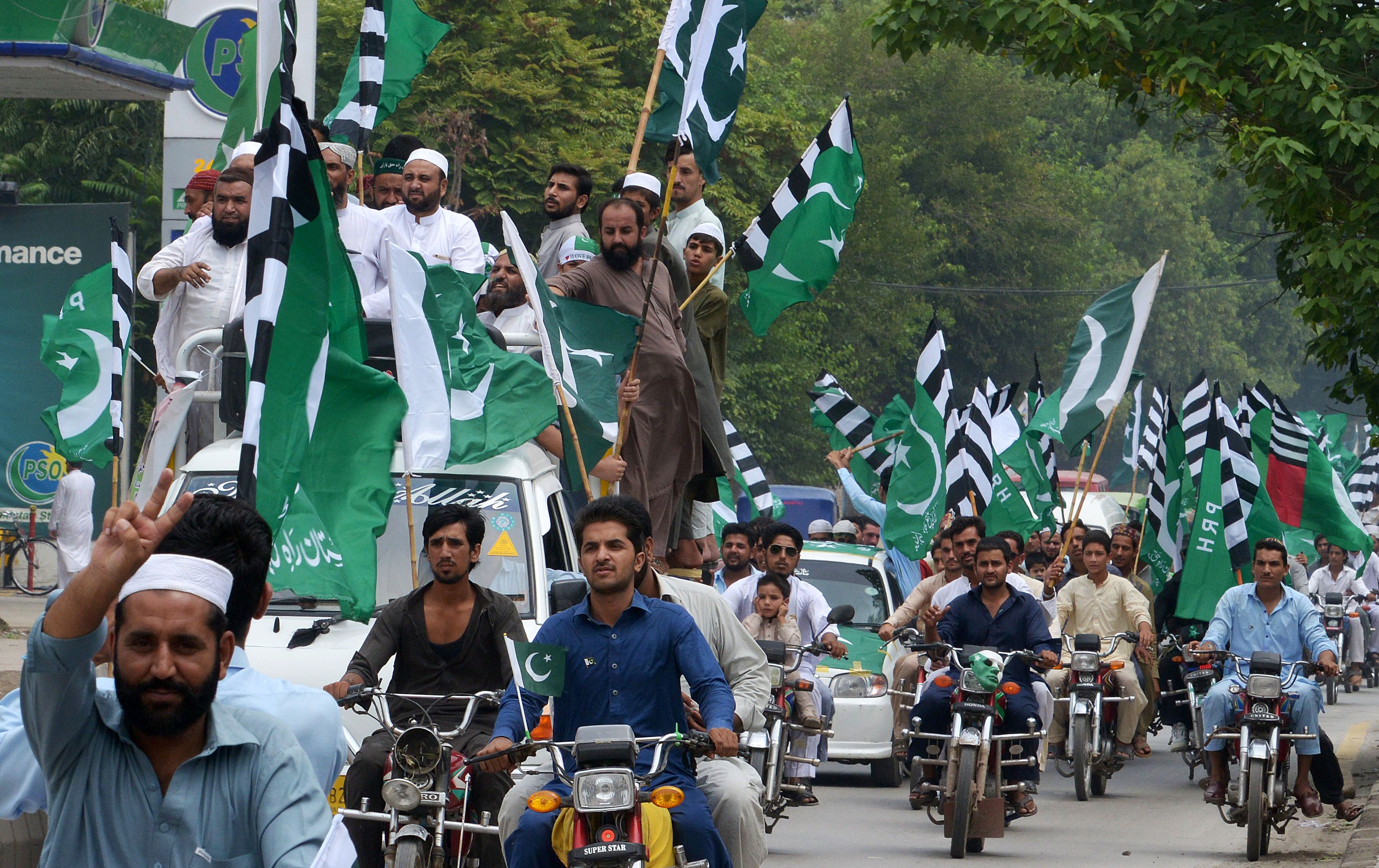 الباكستانيون يحتفلون بعيد الاستقلال
